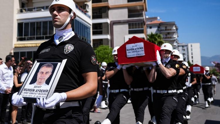İki şehit polis İzmir’de toprağa verildi