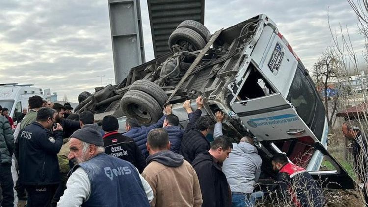 Ankara Kahramankazan’da minibüs kazası: 5 ölü, 14 yaralı