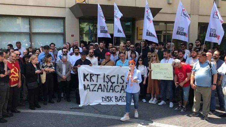 Ödemelerini alamayan KRT TV çalışanları eylemlerini sürdürüyorlar