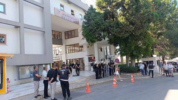 Manavgat Belediyesi'ndeki yolsuzluk operasyonunda 7 tutuklama!