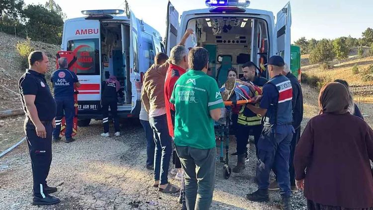 Mersin’de tarım işçilerini taşıyan minibüs şarampole yuvarlandı: 4 ölü, 14 yaralı