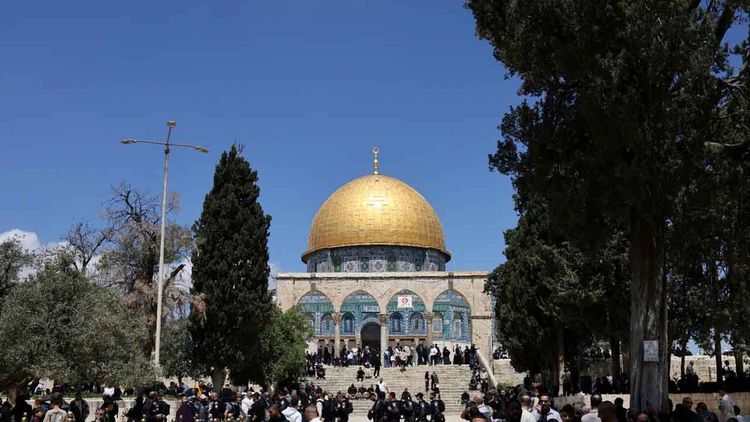 Haftalar sonra Mescid-i Aksa’da cuma namazı: Filistinliler akın etti