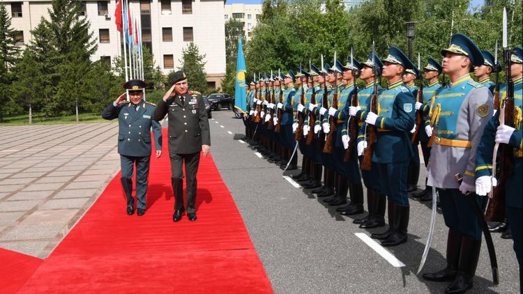 Genelkurmay Başkanı Orgeneral Metin Gürak, Kazakistan’da temaslarda bulundu