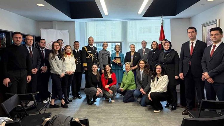 MSB’den NASA’da görev yapan Türk bilim insanına anı plaketi