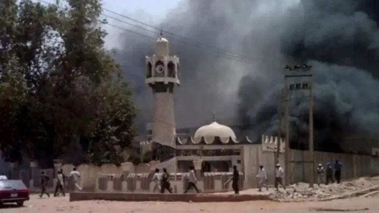 Nijerya'da camiye intihar saldırısı düzenlendi