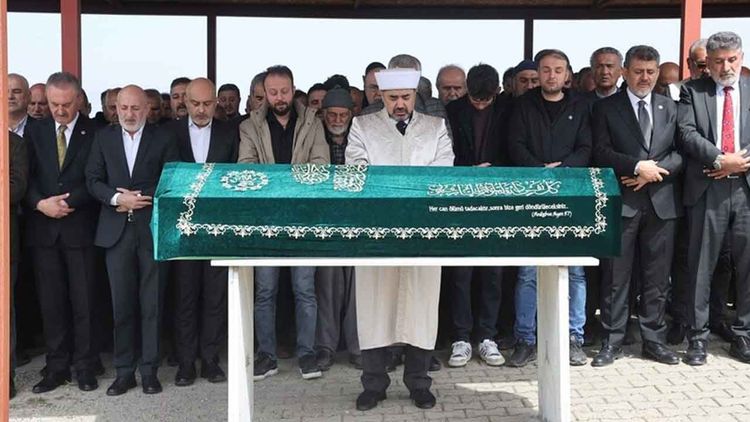 Okul saldırısında vefat edenler toprağa veriliyor