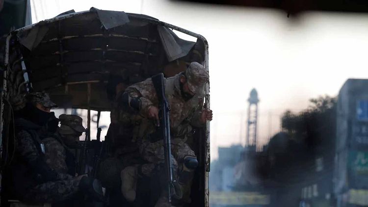 Pakistan'da askeri konvoya bombalı saldırı: 13 ölü