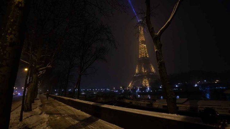 Paris karanlığa büründü: 170 binden fazla evde elektrik kesildi, trenler durdu