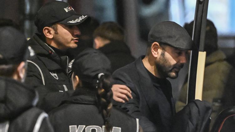 CHP'li Beşiktaş Belediye Başkanı Rıza Akpolat belediye binasına dinleme cihazları yerleştirmiş