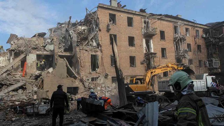 Zelenskiy: Rusya’nın hava saldırılarında en az 4 kişi öldü, 30’dan fazla yaralı var