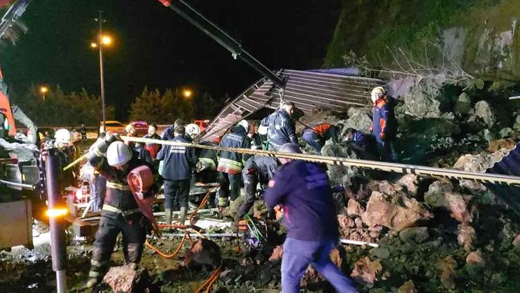 Samsun'da oto yıkamacıda heyelan: Baba ve 2 kızı hayatını kaybetti