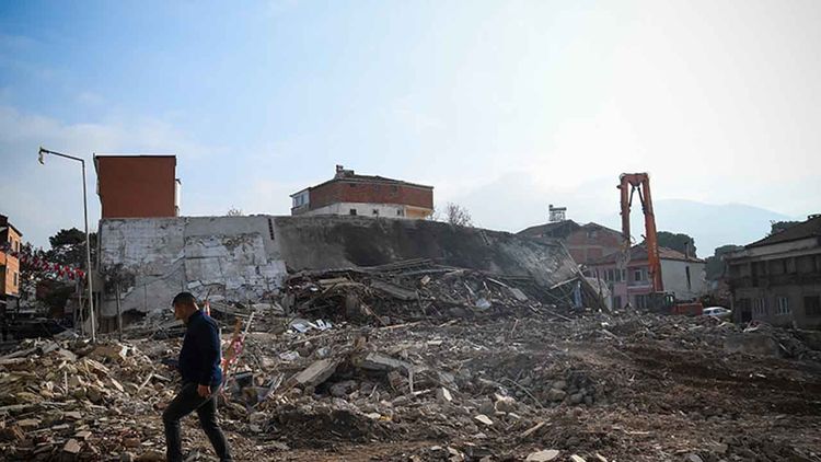 Balıkesir Sındırgı’da ağır hasarlı 814 bina yıkıldı