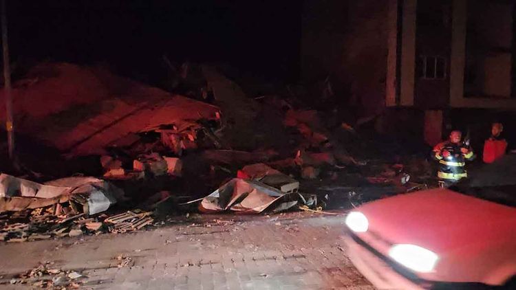 Balıkesir'de 6,1 büyüklüğünde deprem: 4 bina yıkıldı, can kaybı yok