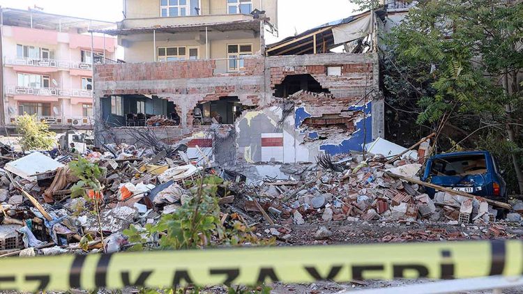 Balıkesir'deki depremin raporu: 729 binadaki 1036 bağımsız bölüm ağır hasarlı veya yıkık 