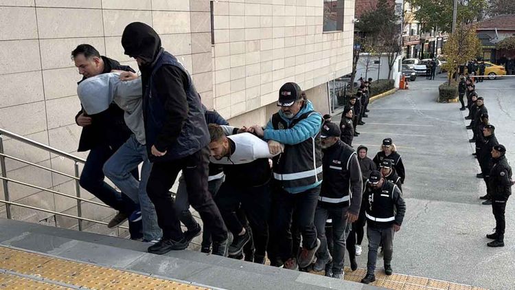 Sultanbeyli’de suç örgütüne operasyon: 20 şüpheli gözaltında