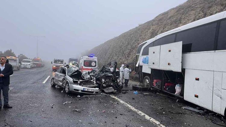 TAG Otoyolu’nda zincirleme kaza: İki kişi hayatını kaybetti, 11 kişi yaralandı