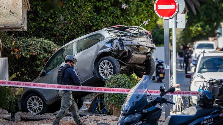 İran füzeleri Tel Aviv’i vurdu: 2 Siyonist öldü