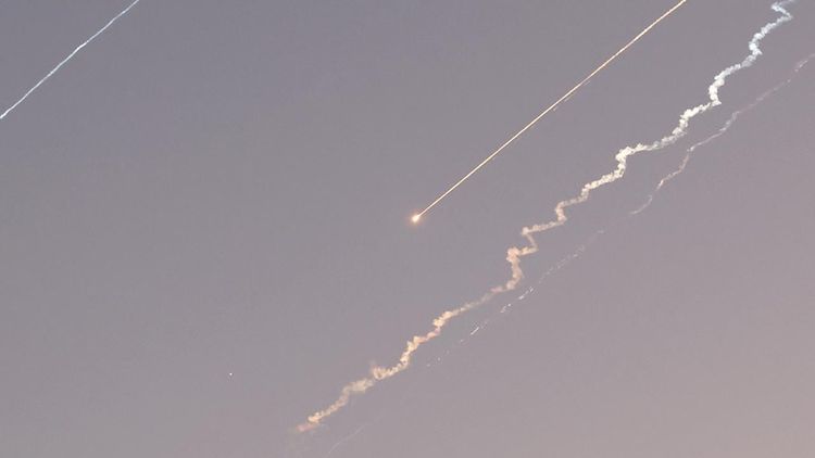 Terör devleti İsrail, Beyrut ve Tahran'a yönelik eş zamanlı saldırı başlattı