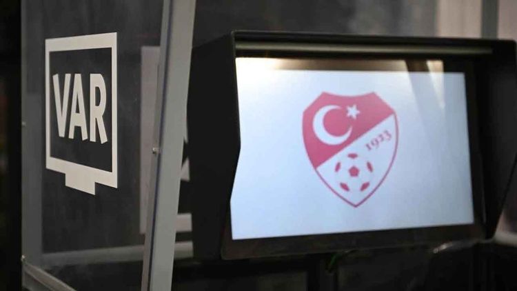 Hakem soruşturmasında VAR odasında inceleme