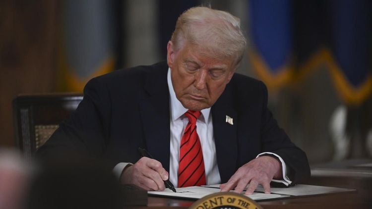 Trump, İran’la ticaret yapan ülkelere ek gümrük vergisi yolunu açtı