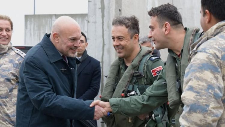 Letonya Savunma Bakanı Melnis'den Türk pilotlarla teşekkür
