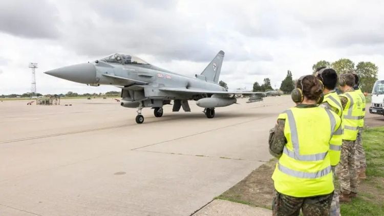 Türk heyeti İngiltere'de Eurofighter Typhoon savaş uçak bakım tesislerini inceledi