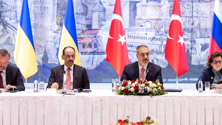 Yunan basını: Türkiye diplomaside devleşiyor