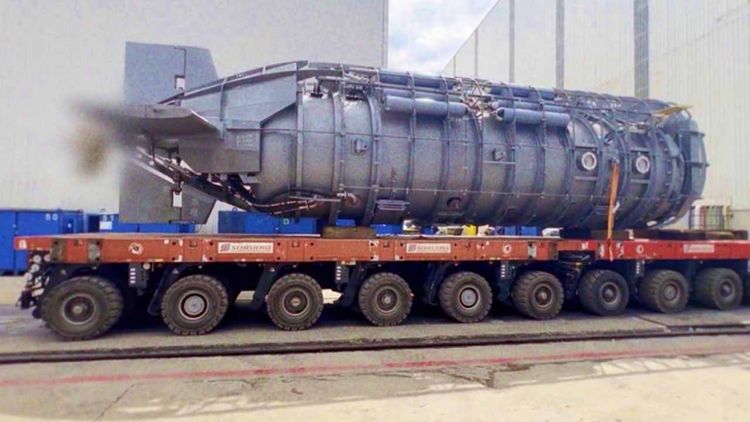 Türkiye’nin ilk milli mini denizaltısı suya indirildi
