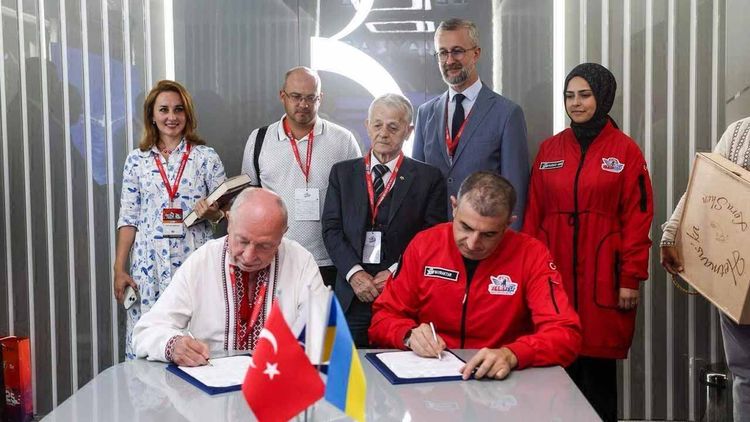 Türkiye ve Ukrayna arasında yeni işbirliği: İmzalar TEKNOFEST'te atıldı