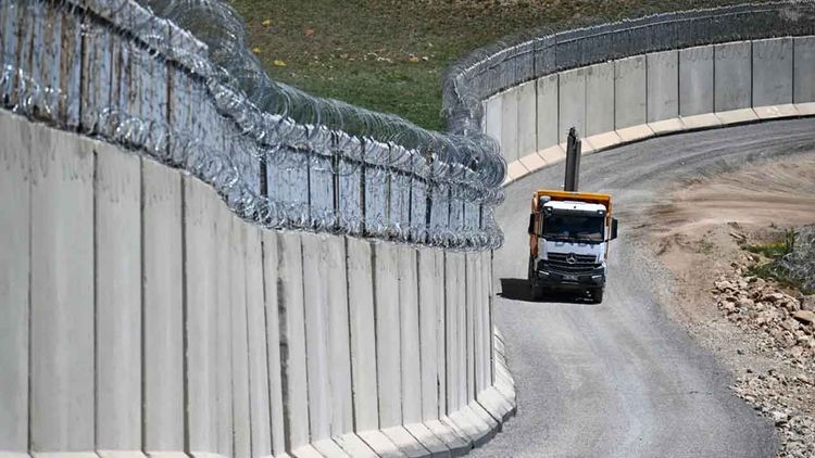 Van-İran sınırındaki çelik duvar güçlendiriliyor