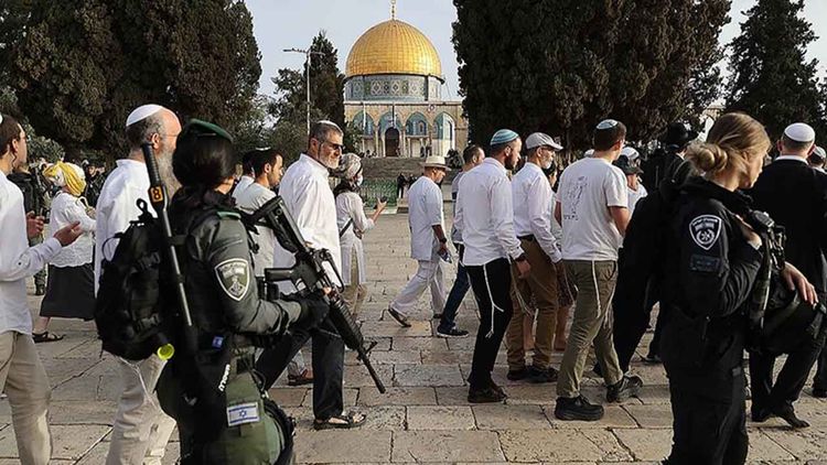 Siyonist işgalci Yahudiler, Ramazan’ın ilk gününde Mescid-i Aksa’ya baskın düzenledi