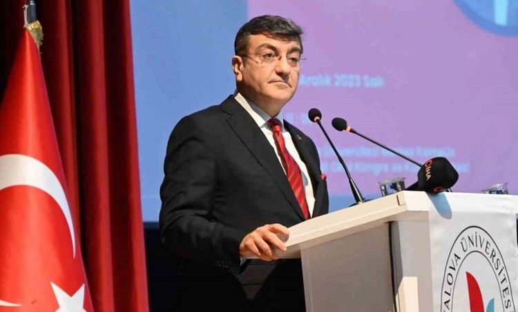 İstanbul Yeni Yüzyıl Üniversitesi Rektörü ve Akşam Gazetesi Yazarı Yaşar Hacısalihoğlu deprem bölgesinde Ekip Haber’e konuştu