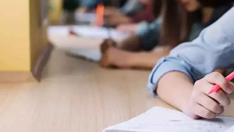 Zorunlu eğitimde ısrar niye?