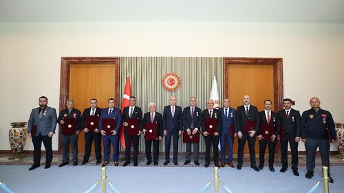 TBMM Başkanı Kurtulmuş, 15 Temmuz gazilerine Teşekkür Beratı takdim etti