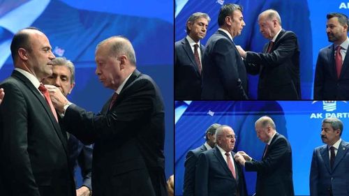 Cumhurbaşkanı Erdoğan, AK Parti’ye katılan belediye başkanlarına rozet taktı