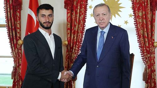 Başkan Erdoğan, Oscar kazanan Filistinli yönetmen Basel Adra’yı kabul etti