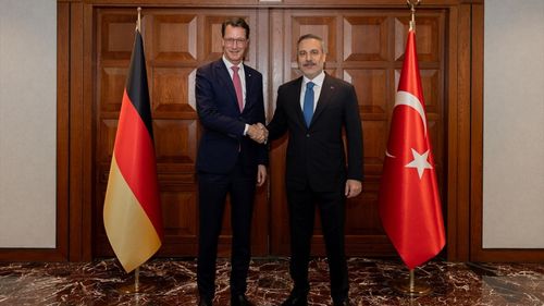 Bakan Fidan, Almanya'nın Kuzey Ren-Vestfalya Başbakanı Wüst ile görüştü