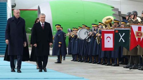 Özbekistan Cumhurbaşkanı Mirziyoyev Türkiye’de resmi törenle karşılandı