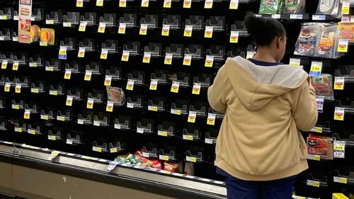 ABD’de beklenen dondurucu soğuklar öncesi market rafları boşaldı