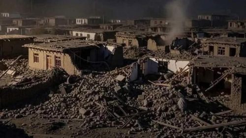 Afganistan'da 6 büyüklüğündeki depremde 300'e yakın kişi öldü