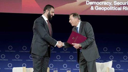 CIA Direktörü Petraeus yıllar önce başına ödül koyduğu Ahmed Şara’yı böyle karşıladı: Sayın cumhurbaşkanı