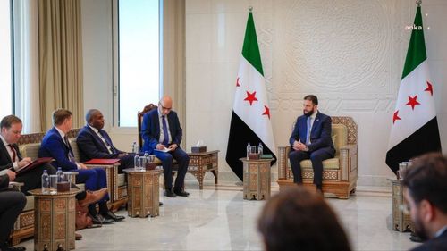 Suriye Cumhurbaşkanı Ahmed Şara İngiltere Dışişleri Bakanını kabul etti