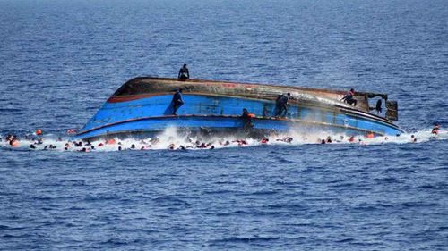 Akdeniz’de göçmenleri taşıyan bot battı, en az 50 kişi hayatını kaybetti