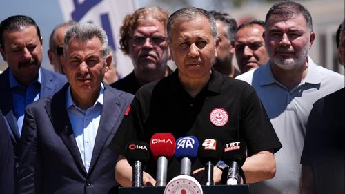 Bakan Yerlikaya: Yanan her yere fidan dikilecek, 5-6 ay içinde konutlar teslim edilecek