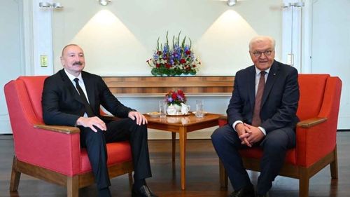 İlham Aliyev, Almanya’da resmi temaslarda bulunuyor