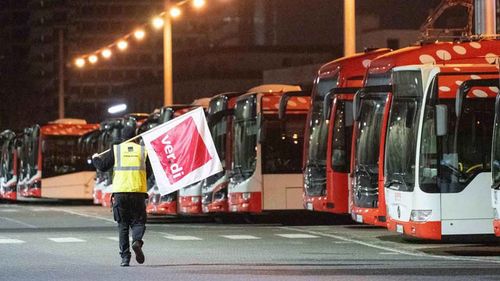 Almanya’da toplu taşıma grevi: Ulaşım felç oldu