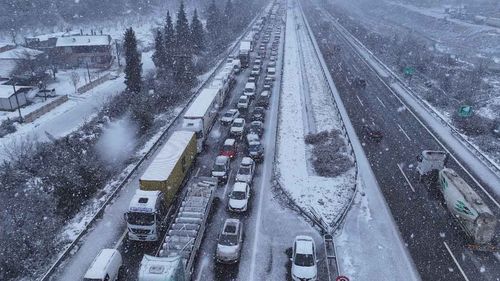 Anadolu Otoyolu Ankara yönü Bolu Dağı Tüneli’nde kapandı