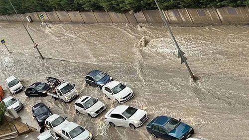 Başkent Ankara'da fırtına ve sağanak etkili oldu