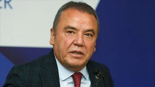Antalya Büyükşehir Belediye Başkanı Muhittin Böcek yolsuzluk soruşturması kapsamında gözaltına alındı