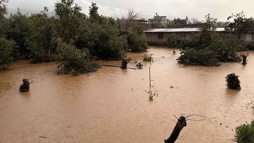 İzmir, Antalya ve Mersin’de şiddetli sağanak: Bazı ilçelerde okullar tatil